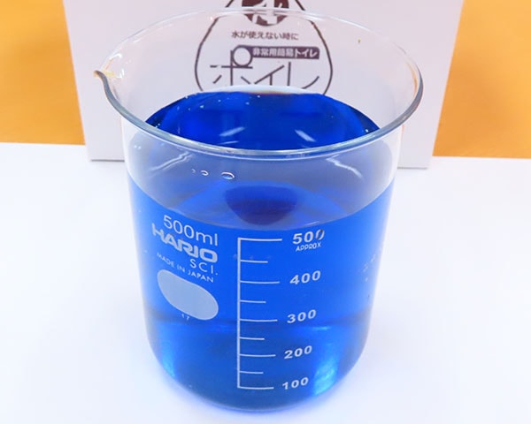 簡易トイレ用凝固剤「ポイレかた丸」吸水実験1